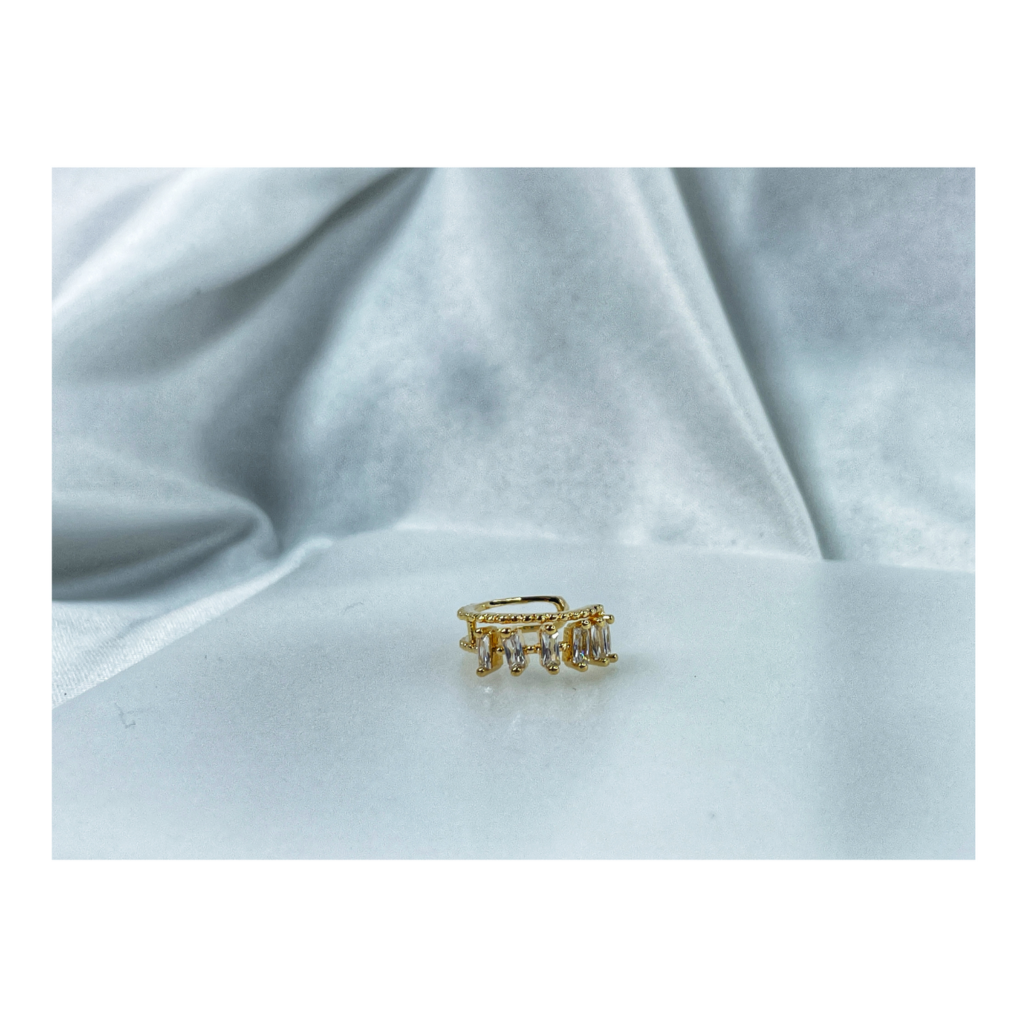 Hooked On Me Helix In Gold